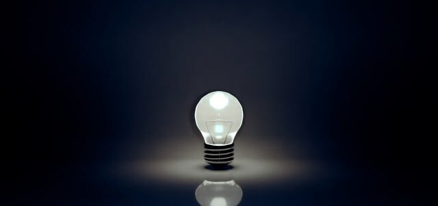 外構の玄関に設置された「昼白色」の照明