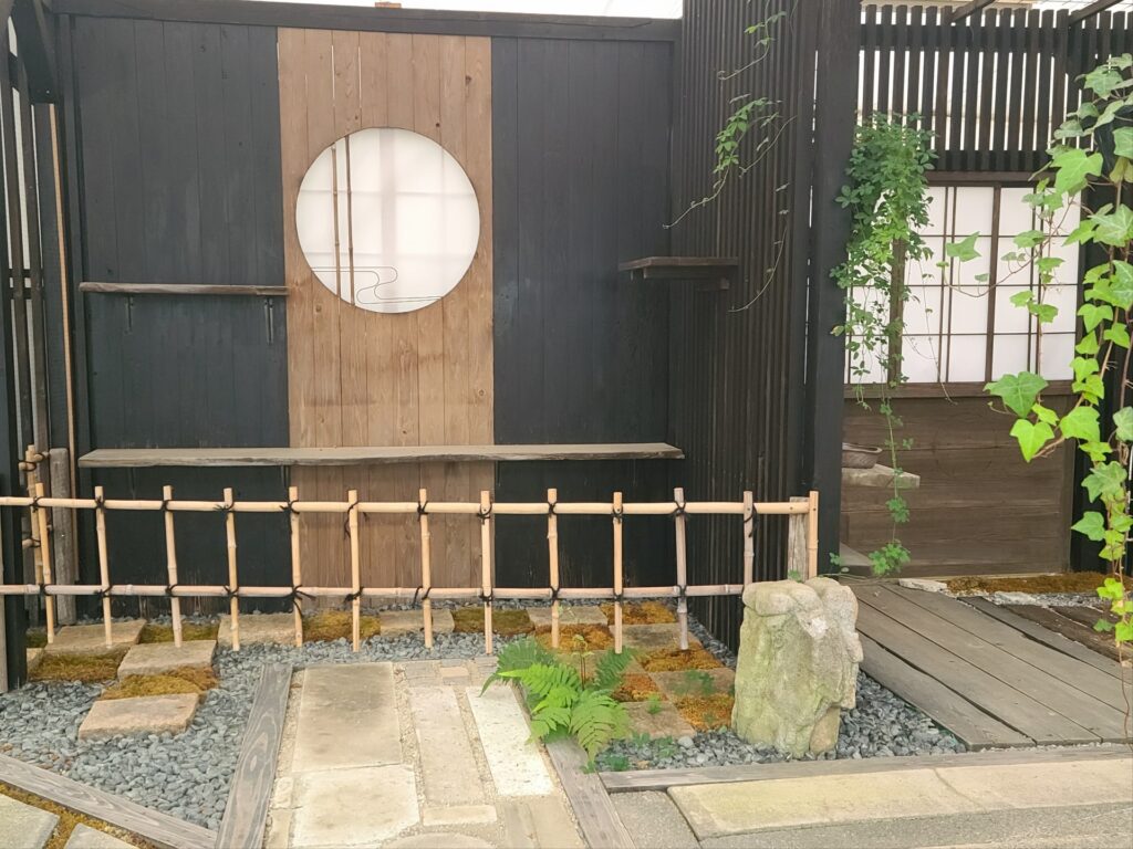 和モダンな外構とは?おしゃれなデザインを一覧でご紹介
