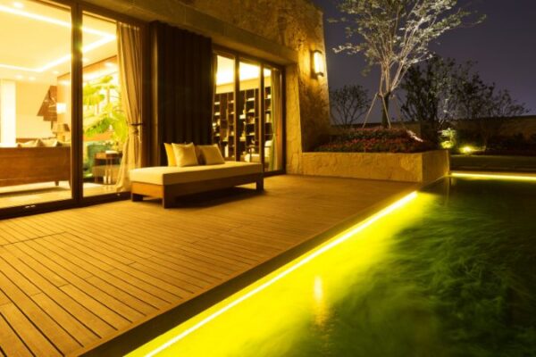 ウッドデッキで外構をおしゃれにするには？費用相場もご紹介