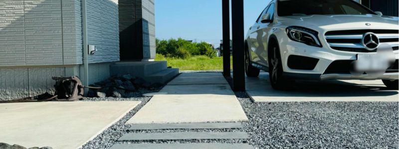 駐車場をおしゃれにするコツは？素材からデザインの考え方までご紹介