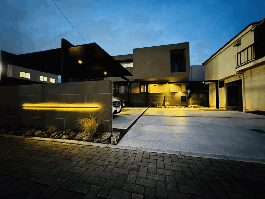 駐車場をおしゃれにするコツは？素材からデザインの考え方までご紹介